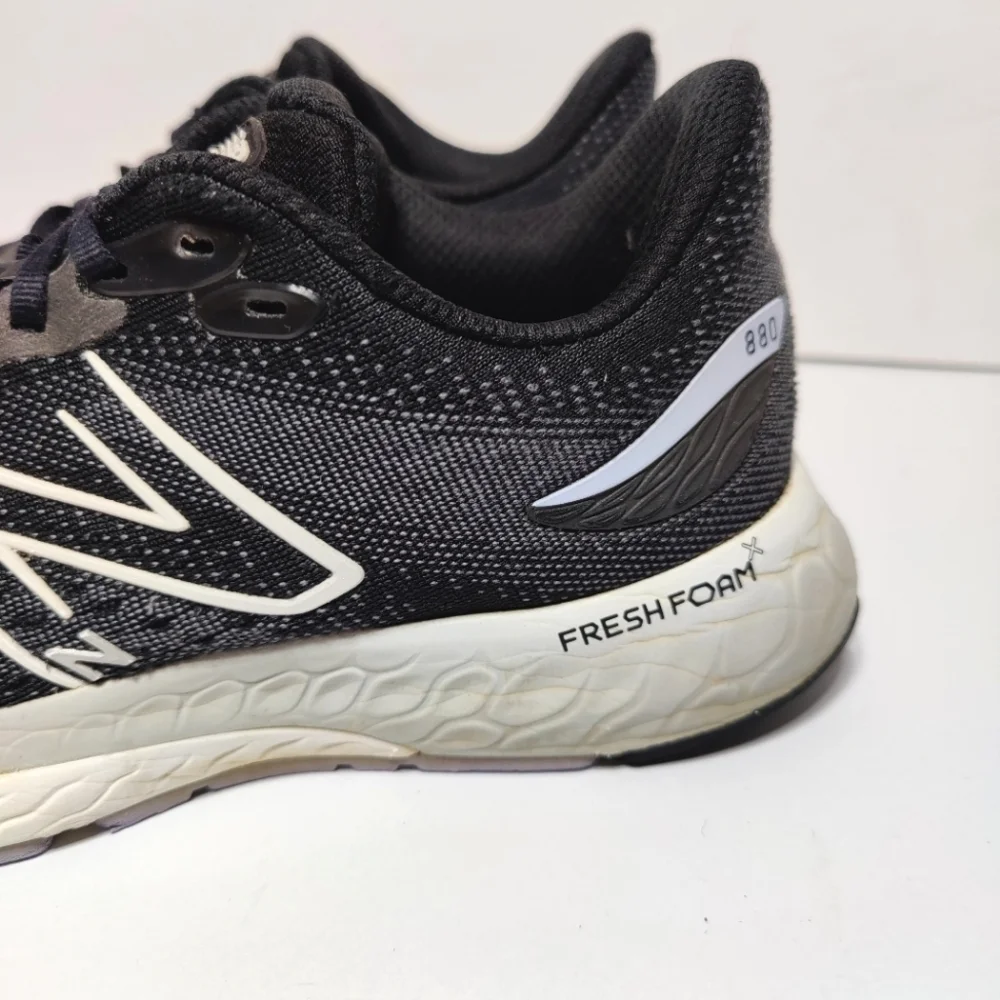 New Balance fresh foam 880 Women's Sneakers Black White Shoes Size 10